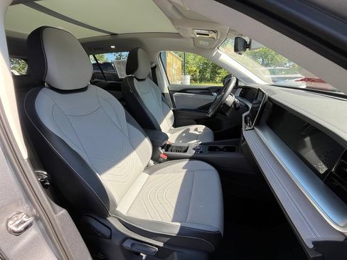 Certified 2026 Volkswagen Tiguan SE AWD/4WD image 13