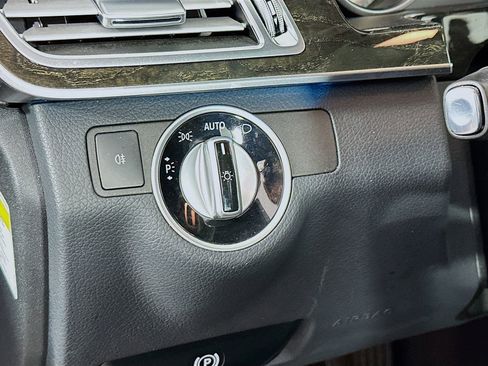 Used 2014 Mercedes-Benz E 350 4MATIC Sedan image 11