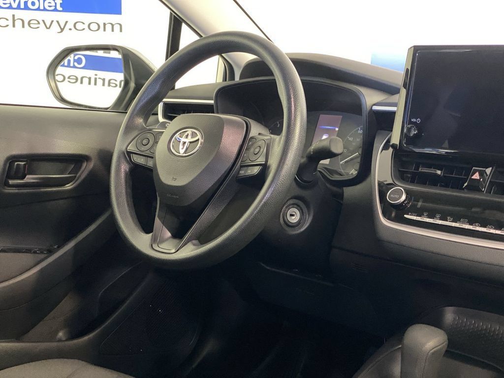 Used 2025 Toyota Corolla LE FWD image 14