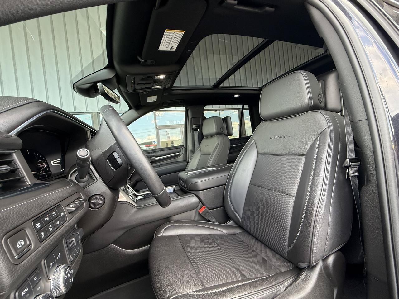 Used 2024 GMC Yukon Denali w/ Advanced Technology Package AWD/4WD image 14