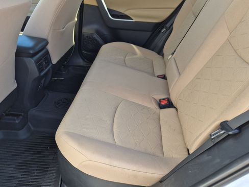 Used 2021 Toyota RAV4 XLE w/ Convenience Package AWD/4WD image 17