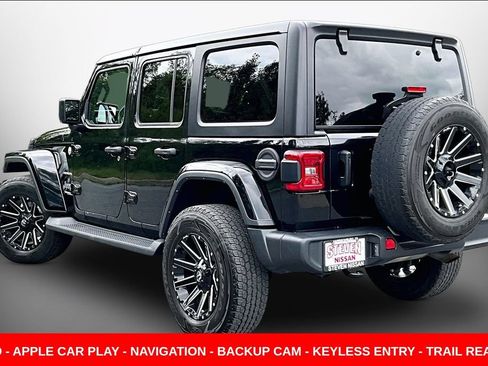 Used 2022 Jeep Wrangler Unlimited Sahara w/ LED Lighting Group AWD/4WD image 4