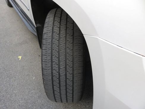 Used 2016 Chevrolet Suburban LT image 37