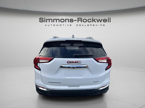 Used 2023 GMC Terrain SLT image 13