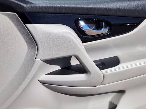 Used 2019 Nissan Rogue Sport SV w/ Technology Package image 13