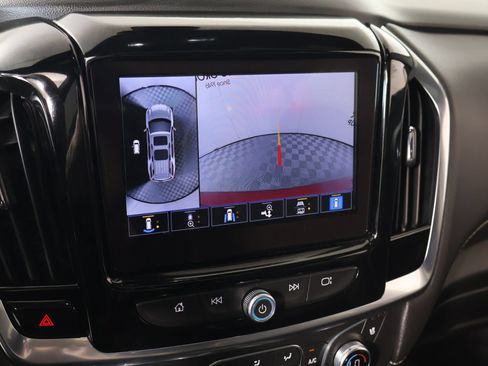 Used 2023 Chevrolet Traverse Premier FWD image 6
