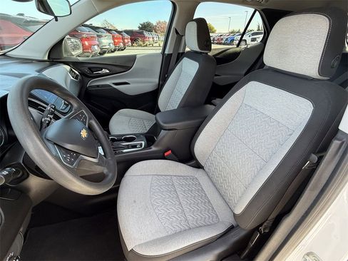 Used 2023 Chevrolet Equinox LT image 25
