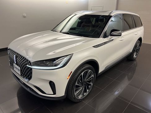 New 2026 Lincoln Aviator Reserve image 3