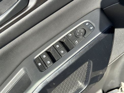 Used 2024 Nissan Pathfinder SV AWD/4WD image 13