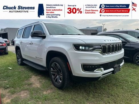 Used 2024 Jeep Wagoneer Series II w/ Flexible Seating Group RWD image 3