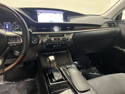 Used 2018 Lexus ES 350 w/ Navigation System Package image 30