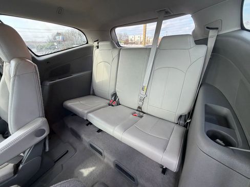 Used 2017 Chevrolet Traverse LT FWD image 11