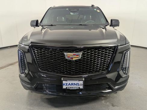 Used 2025 Cadillac Escalade Sport Platinum AWD/4WD image 3