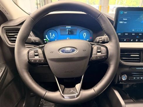 Used 2025 Ford Escape Platinum AWD/4WD image 27
