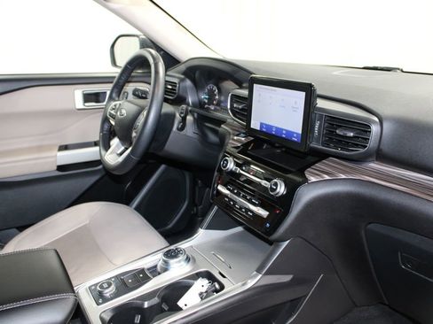 Used 2023 Ford Explorer Limited image 37
