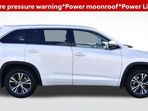 Used 2016 Toyota Highlander XLE AWD/4WD image 5