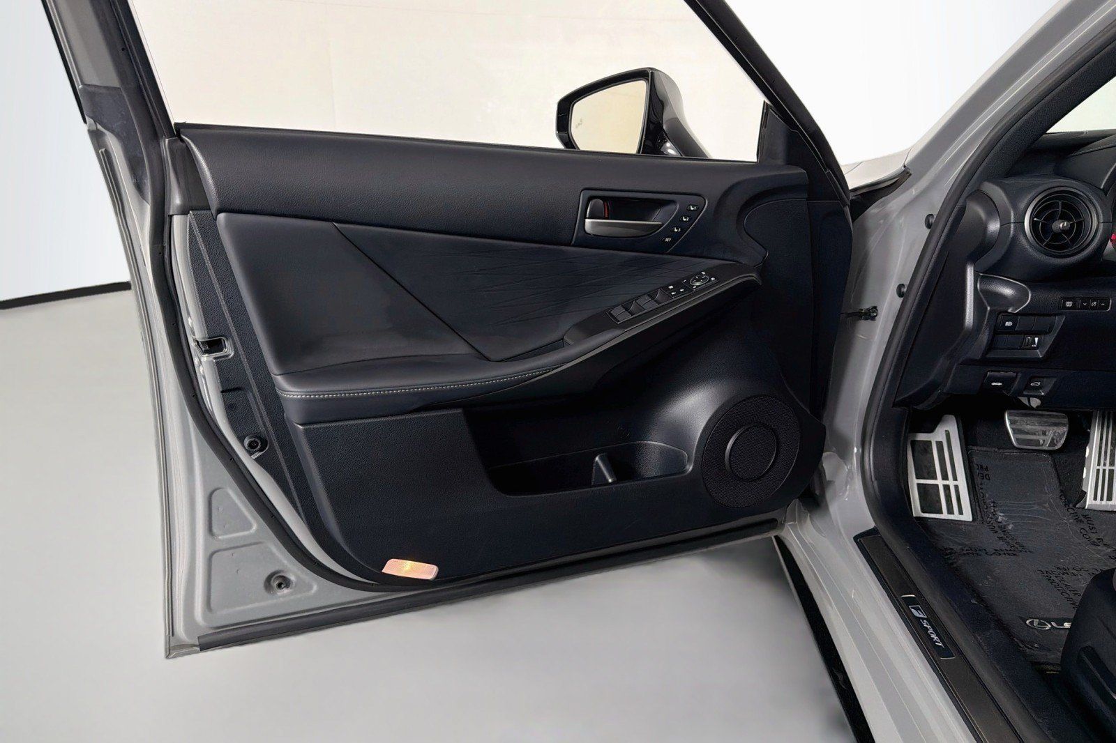 Used 2025 Lexus IS 350 F Sport RWD image 20