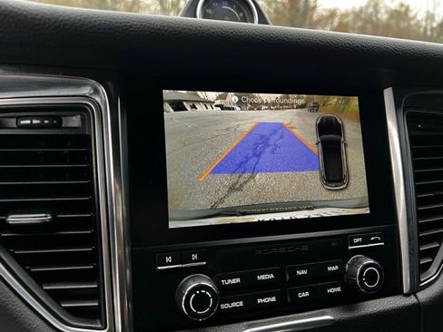 Used 2017 Porsche Macan image 40