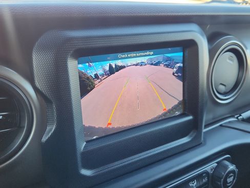 Used 2022 Jeep Wrangler Unlimited Sport image 21