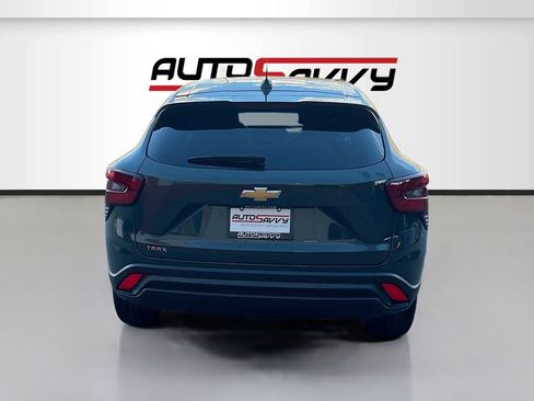 Used 2025 Chevrolet Trax LS w/ LS Convenience Package FWD image 6