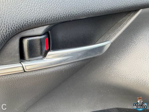 Used 2018 Toyota Camry SE w/ Moonroof Package FWD image 22