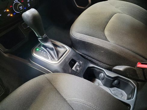 Used 2021 Jeep Renegade Sport FWD image 26