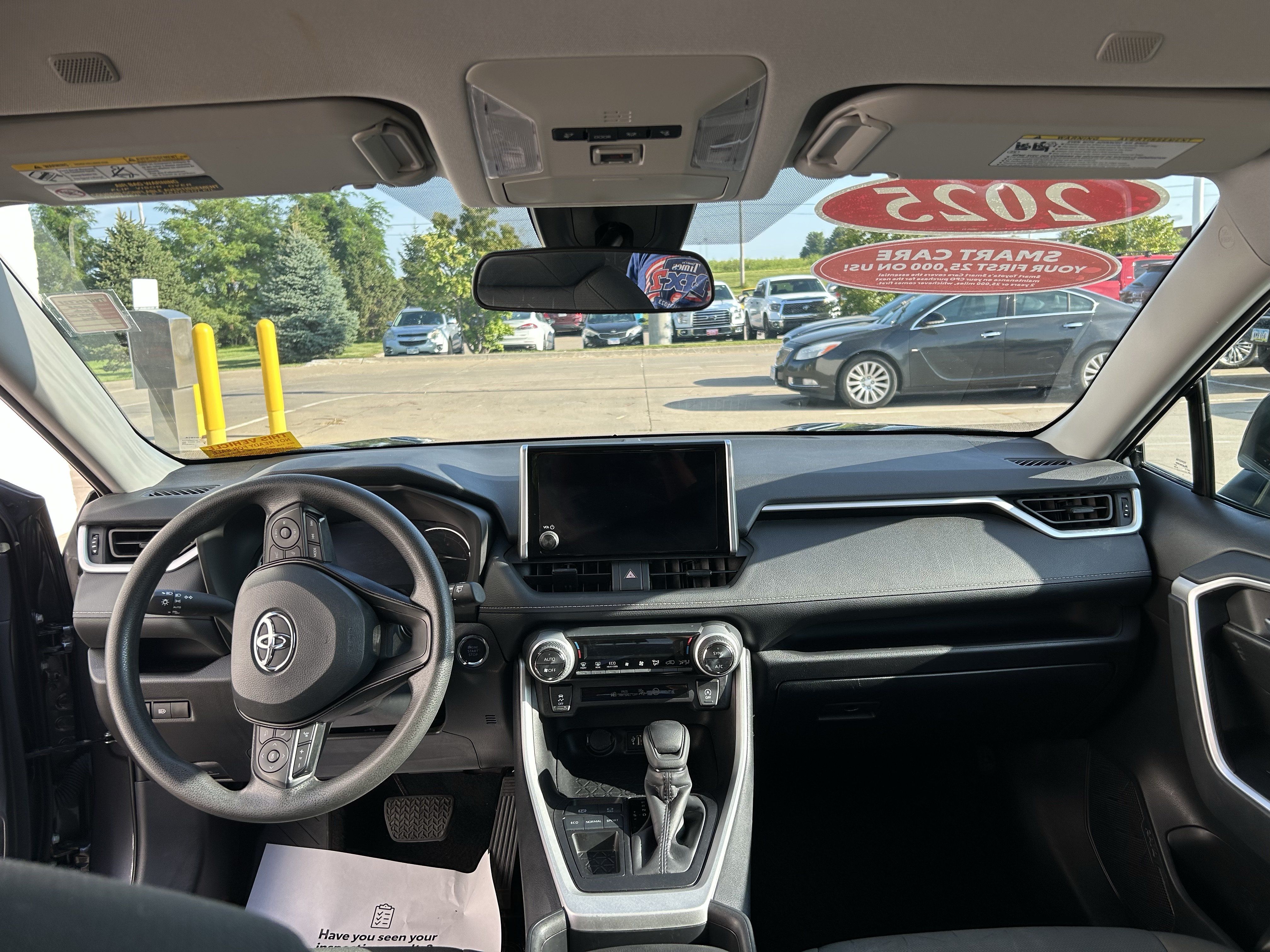 Used 2025 Toyota RAV4 XLE FWD image 18