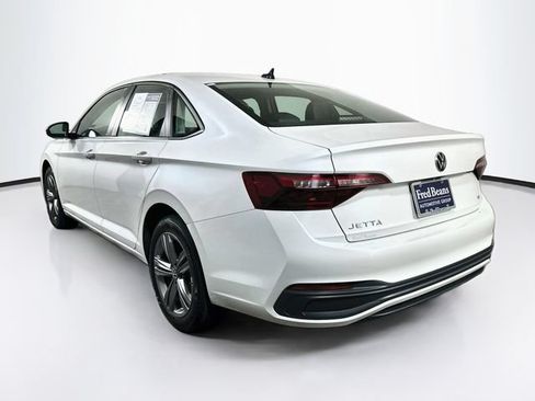Certified 2023 Volkswagen Jetta SE w/ Panoramic Sunroof Package FWD image 6
