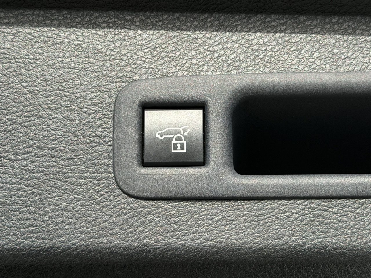 Used 2025 Toyota Sienna XSE w/ XSE Premium Package AWD/4WD image 31