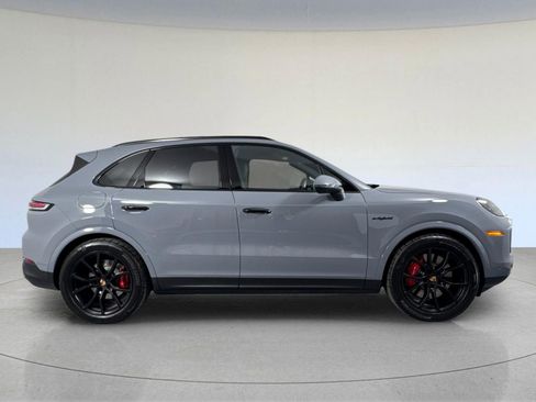 New 2026 Porsche Cayenne S image 9
