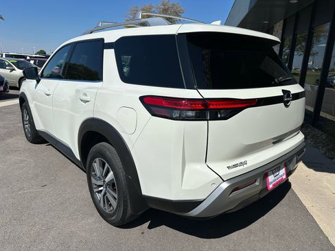 Used 2023 Nissan Pathfinder SL image 5