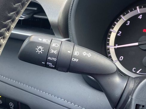 Used 2023 Toyota Highlander LE FWD image 26