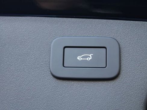 Used 2024 Jaguar E-PACE R-Dynamic SE image 23