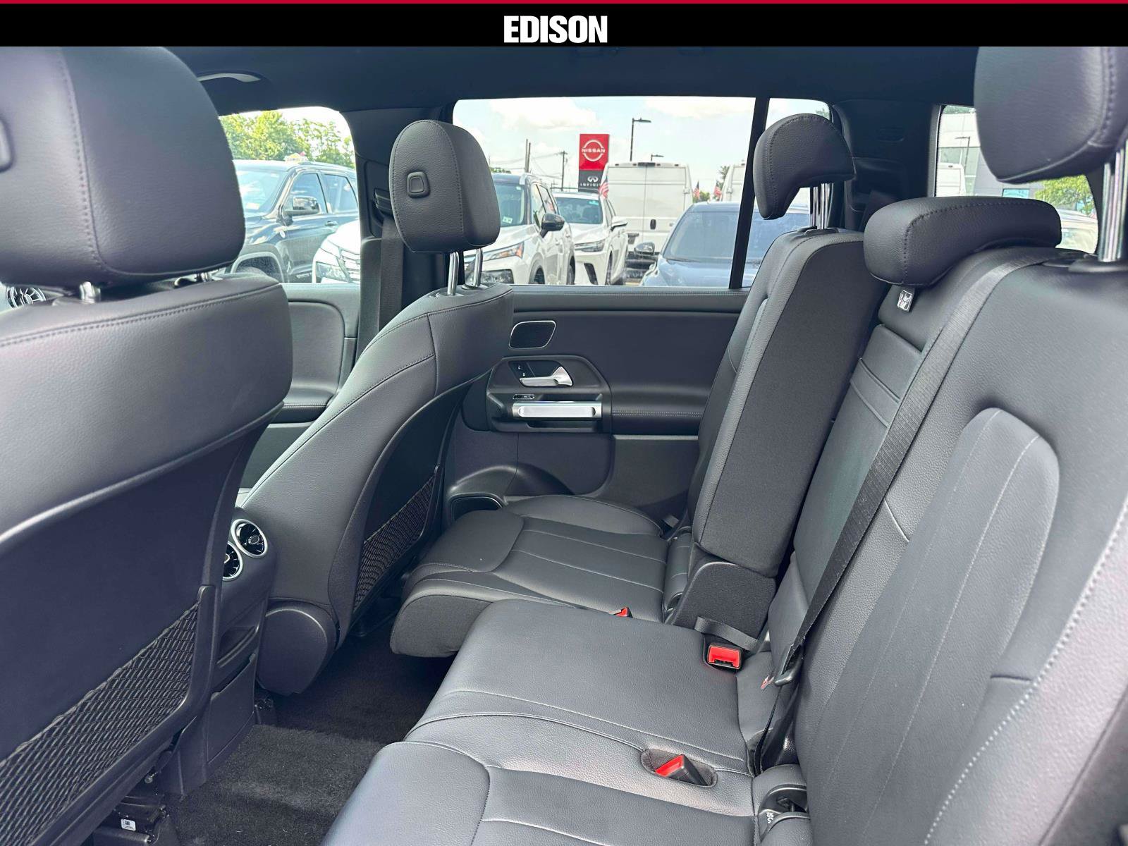 Used 2024 Mercedes-Benz GLB 250 4MATIC image 9