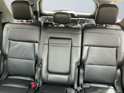 Used 2022 Ford Explorer Limited w/ Equipment Group 301A AWD/4WD image 13