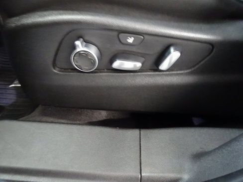 Used 2019 Cadillac XT4 Premium Luxury image 3