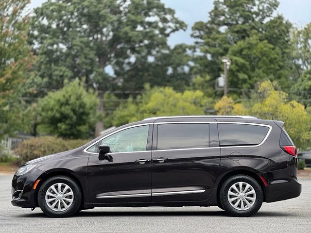 Used 2018 Chrysler Pacifica Touring-L FWD image 8
