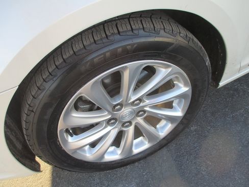 Used 2014 Buick LaCrosse Leather w/ Driver Confidence Package image 10