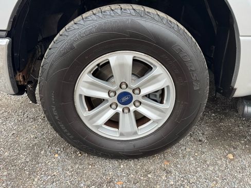 Used 2015 Ford F150 XLT AWD/4WD image 9
