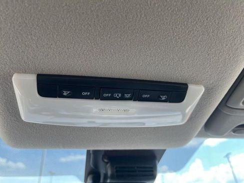 New 2025 Nissan Versa SV w/ Trunk Package image 31