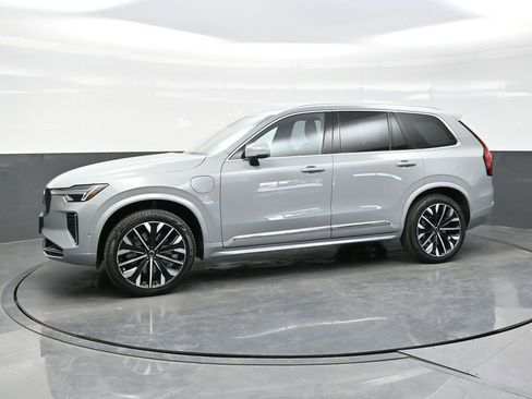 New 2026 Volvo XC90 T8 Plus w/ Protection Package image 3