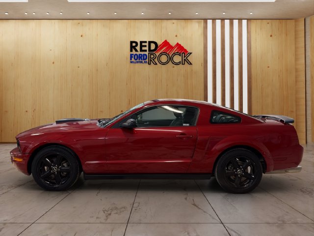 Used 2008 Ford Mustang Premium RWD image 3