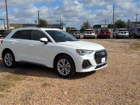 Used 2024 Audi Q3 2.0T Premium AWD/4WD image 2