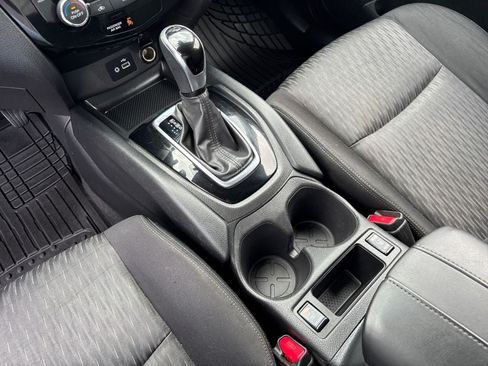 Used 2020 Nissan Rogue SV FWD image 18