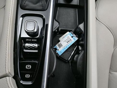 Used 2020 Volvo XC90 T6 Momentum w/ Protection Package image 14