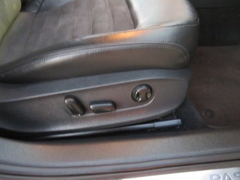 Used 2014 Volkswagen Passat TDI SEL Premium image 23