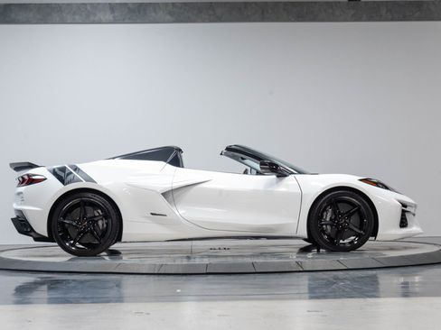 Used 2024 Chevrolet Corvette E-Ray w/ Stealth Interior Trim Package AWD/4WD image 33