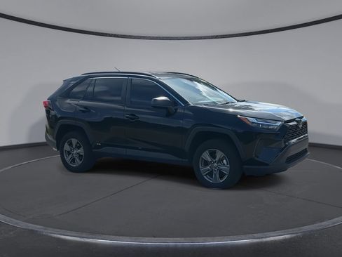 Used 2024 Toyota RAV4 LE AWD/4WD image 2