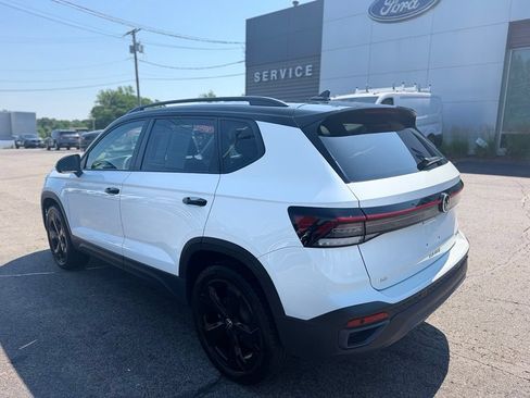 Used 2025 Volkswagen Taos SE AWD/4WD image 5