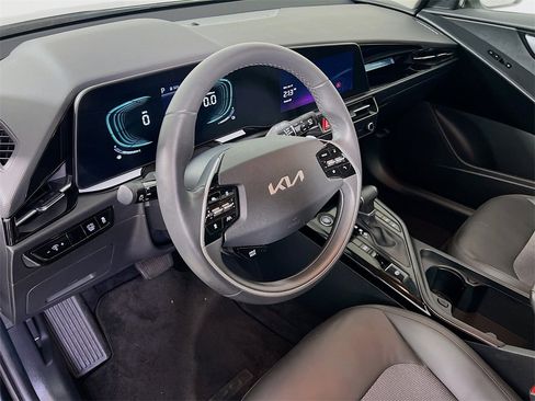 Certified 2023 Kia Niro EX image 9